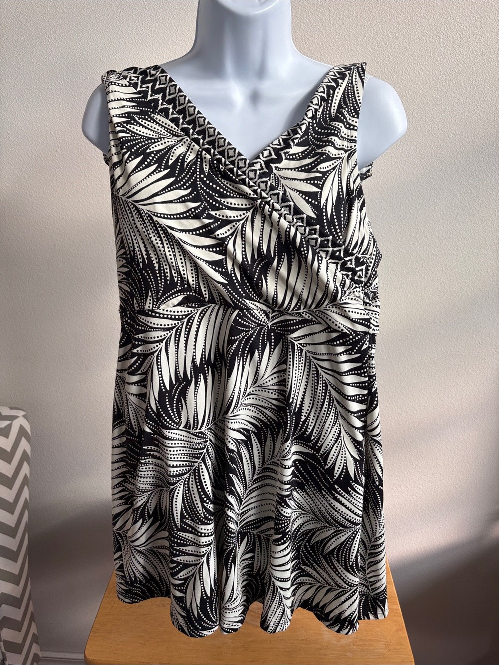 Lands End NWT UPF 50 Black & White V-Neck Mini Swim Dress Size Small